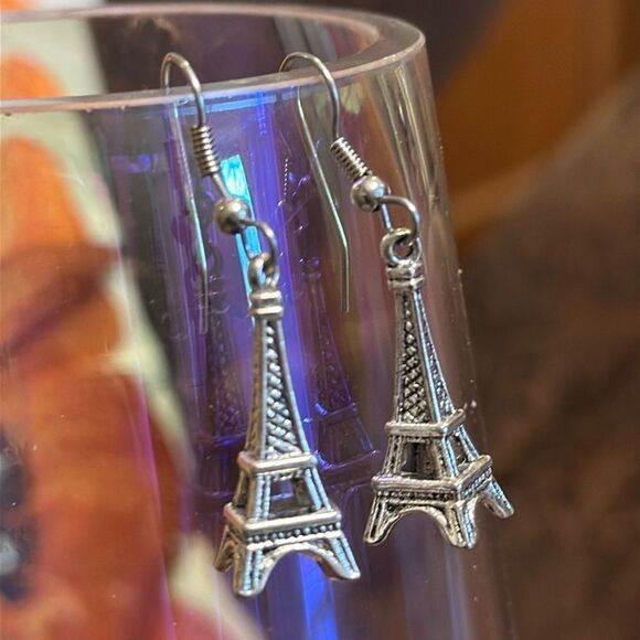EIFFEL TOWER EARRINGS DANGLE COLUMN PIERCED UNIQUE WORLD FRENCH TRAVELER MINI - Picture 1 of 9